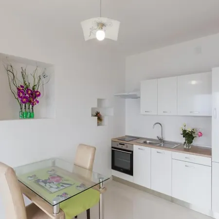 Manuela - One-bedroom With Balcony And Sea View