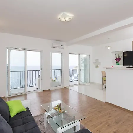 Manuela - One-bedroom With Balcony And Sea View *