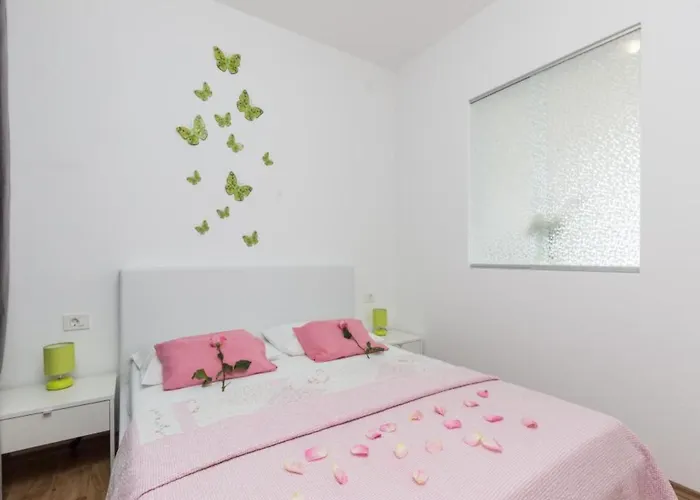 Manuela - One-bedroom With Balcony And Sea View Appartamento *