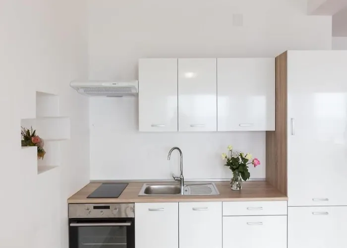 Manuela - One-bedroom With Balcony And Sea View * 챠브타트